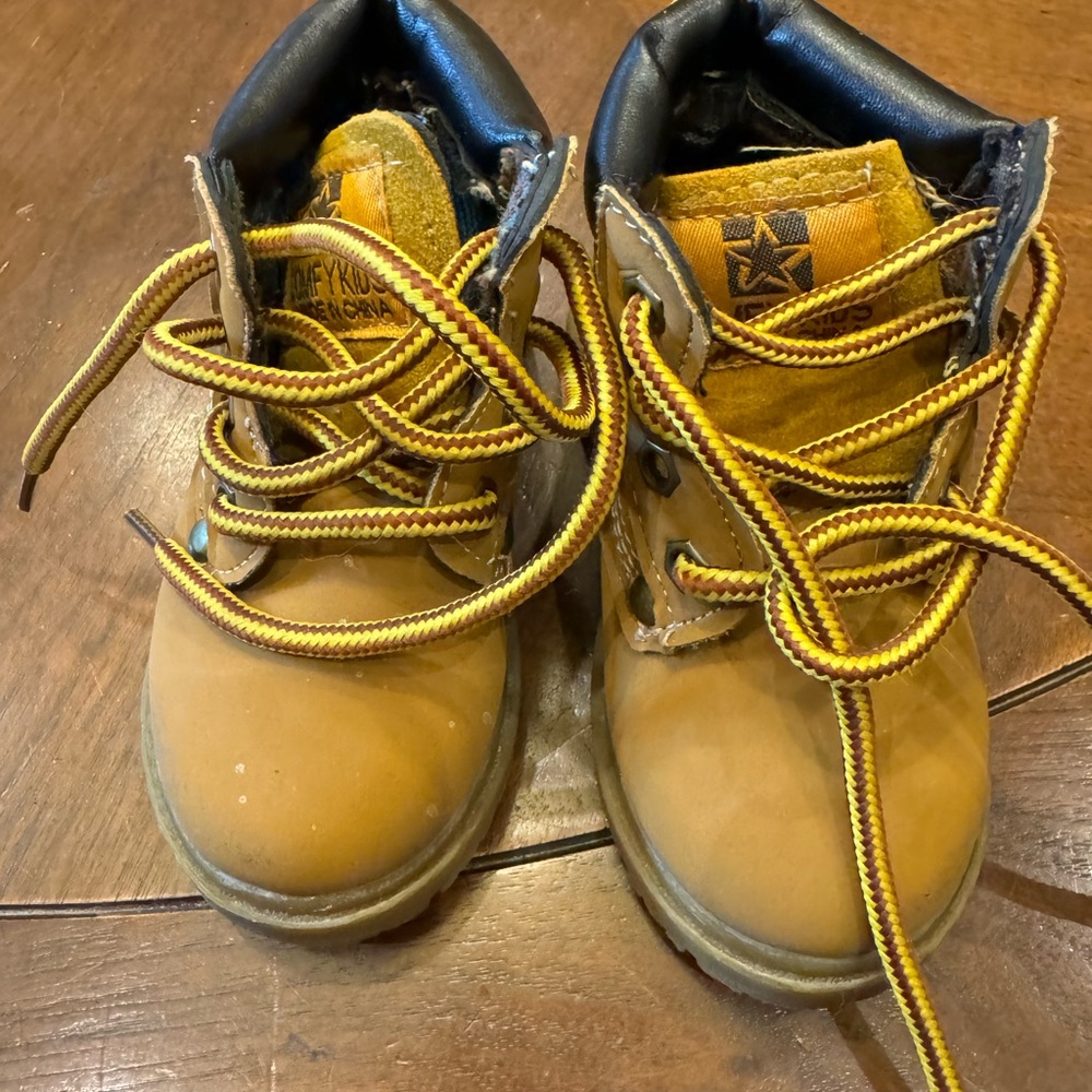 Kids' Brown Boots Size 22 (approx a size 6-see pics for measurements)